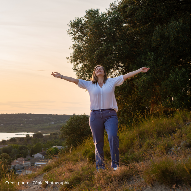Citation inspirante d'Albert Einstein sur la folie et le changement, illustrant le concept de vivre pleinement et librement dans la vie.